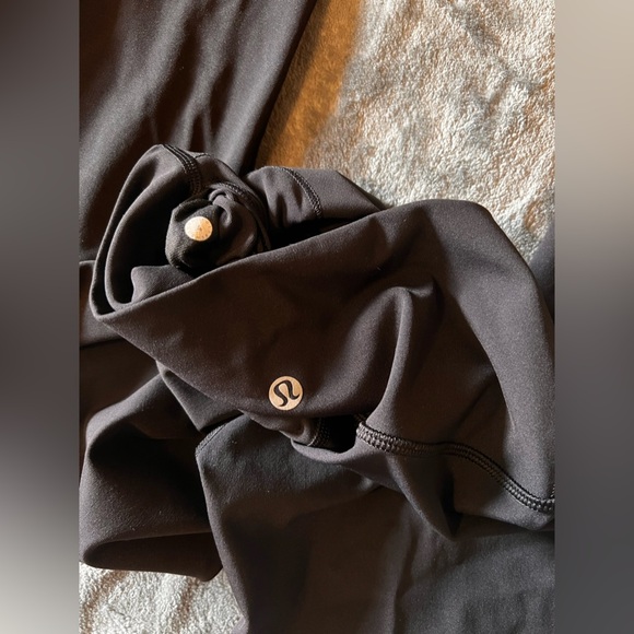 Lululemon black align leggings skull logo size 4 - Picture 3 of 3